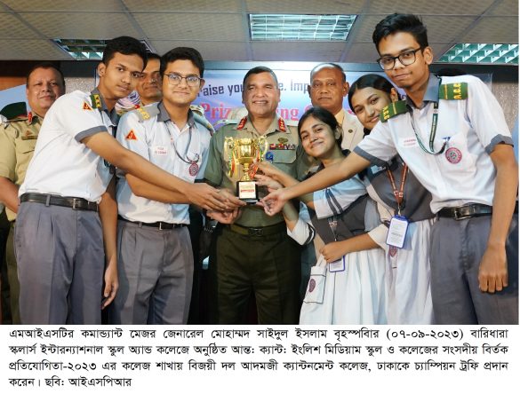 Uxlayotgan ayolni bexosdan tomosha qiling Yalangoch yulduzlar bilan qiziquvchanlik