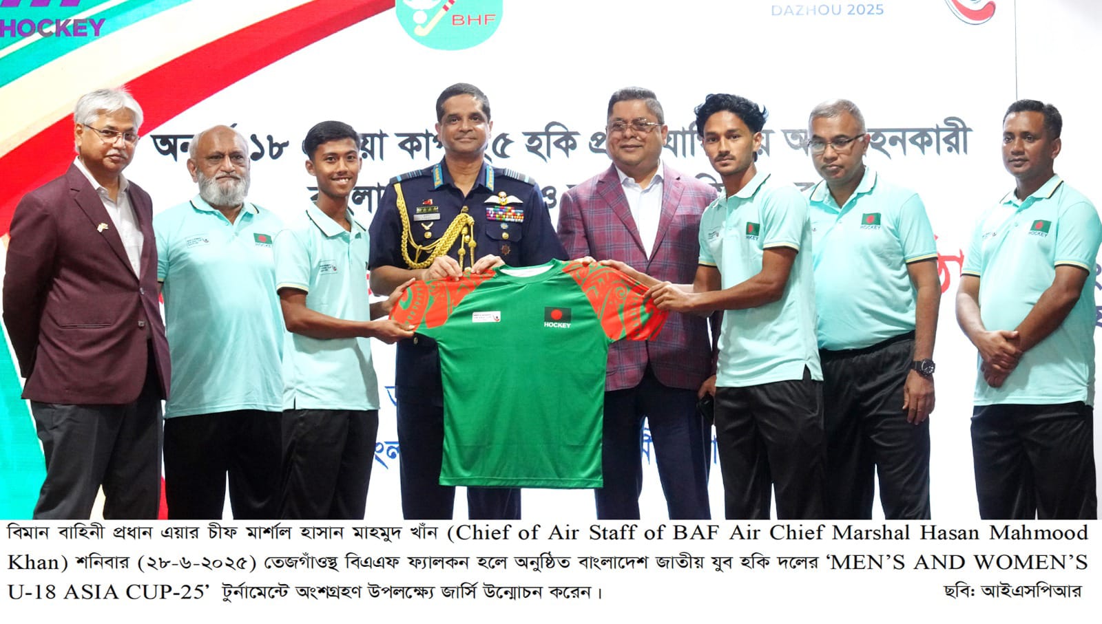 U massaj uchun keldi va u erda uni sikishdi. Polk azosi surati